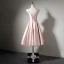 Simple Rose Bonbon Satin de retour Robe De Graduation 2020 Princesse De l'épaule Manches Courtes Ceinture Mi-Longues Volants Dos Nu Robe De Ceremonie