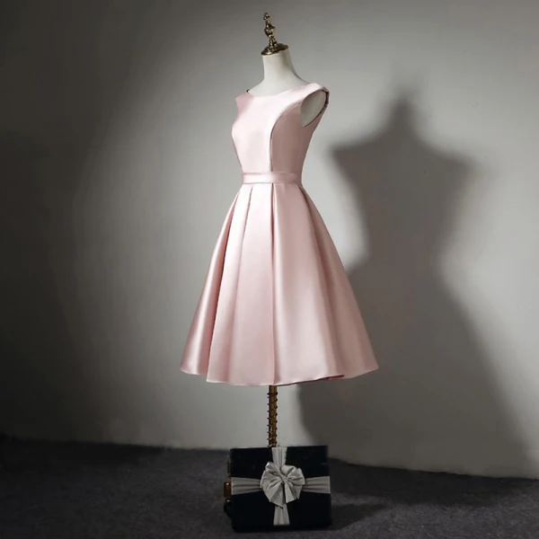 Simple Rose Bonbon Satin de retour Robe De Graduation 2020 Princesse De l'épaule Manches Courtes Ceinture Mi-Longues Volants Dos Nu Robe De Ceremonie