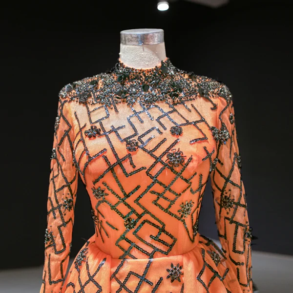 Luxus / Herrlich Orange Roter Teppich Abendkleider 2020 A Linie Stehkragen Lange Ärmel Applikationen Pailletten Perlenstickerei Sweep / Pinsel Zug Rüschen Festliche Kleider