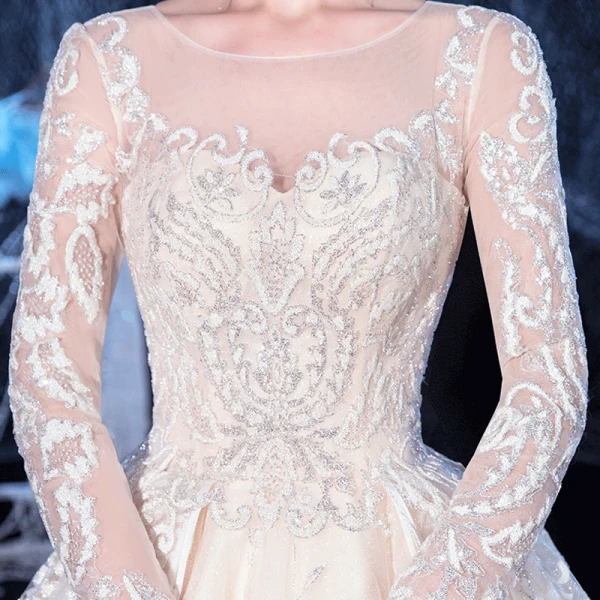 Meilleur Champagne La Mariée Robe De Mariée 2020 Robe Boule Transparentes Encolure Carrée Manches Longues Dos Nu Appliques En Dentelle Perlage Glitter Tulle Cathedral Train Volants