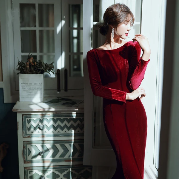 Élégant Bordeaux Velour Robe De Soirée 2020 Trompette / Sirène Encolure Dégagée Manches Longues Perlage Transparentes Dos Nu Train De Balayage Robe De Ceremonie