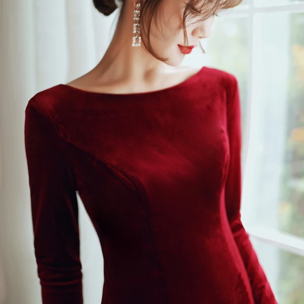 Élégant Bordeaux Velour Robe De Soirée 2020 Trompette / Sirène Encolure Dégagée Manches Longues Perlage Transparentes Dos Nu Train De Balayage Robe De Ceremonie
