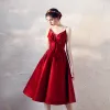 Sexy Red Satin Homecoming Graduation Dresses 2020 A-Line / Princess Spaghetti Straps Sleeveless Knee-Length Ruffle Backless Formal Dresses