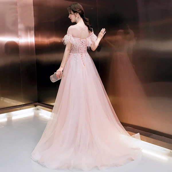 Meilleur Rougissant Rose Robe De Soirée 2020 Princesse Transparentes Encolure Dégagée Manches Courtes Plumes Appliques Fleur Perlage Train De Balayage Volants Dos Nu Robe De Ceremonie