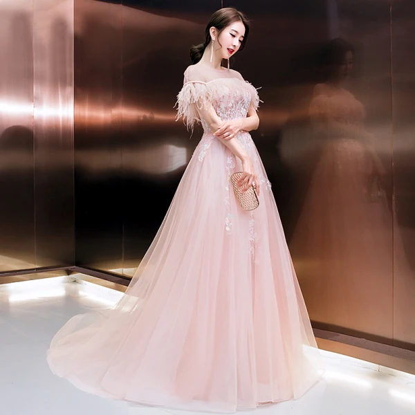 Meilleur Rougissant Rose Robe De Soirée 2020 Princesse Transparentes Encolure Dégagée Manches Courtes Plumes Appliques Fleur Perlage Train De Balayage Volants Dos Nu Robe De Ceremonie