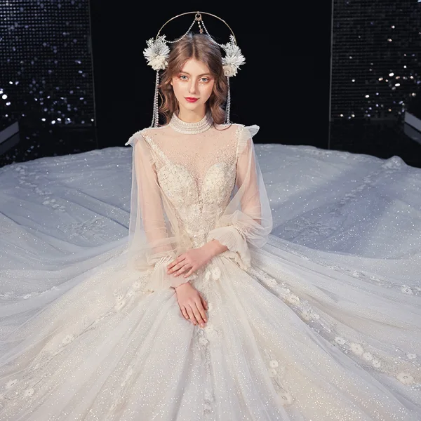 Style Victorien Champagne La Mariée Robe De Mariée 2020 Robe Boule Transparentes Col Haut Gonflée Manches Longues Dos Nu Appliques Fleur Paillettes Perlage Glitter Tulle Cathedral Train Volants