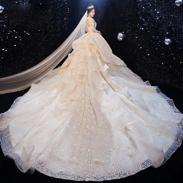 Luxe Champagne La Mariée Robe De Mariée 2020 Robe Boule Transparentes Col v profond Dos Nu Appliques En Dentelle Perlage Glitter Tulle Cathedral Train Volants 3/4 Manches