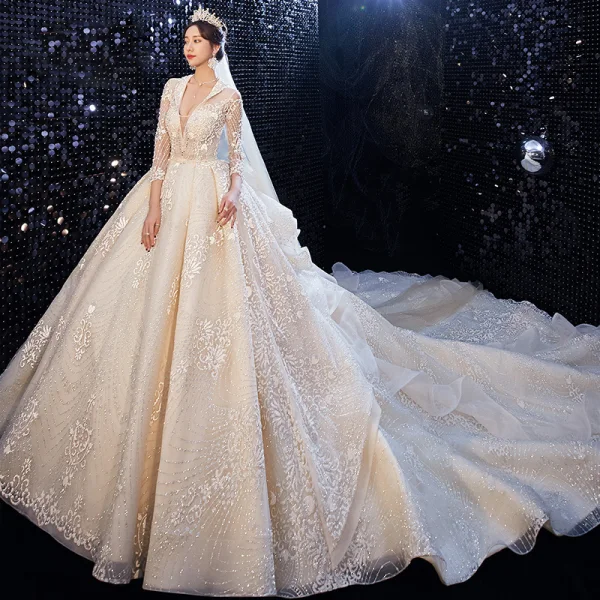 Luxe Champagne La Mariée Robe De Mariée 2020 Robe Boule Transparentes Col v profond Dos Nu Appliques En Dentelle Perlage Glitter Tulle Cathedral Train Volants 3/4 Manches