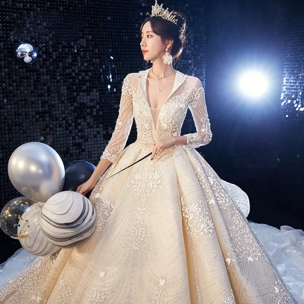 Luxe Champagne La Mariée Robe De Mariée 2020 Robe Boule Transparentes Col v profond Dos Nu Appliques En Dentelle Perlage Glitter Tulle Cathedral Train Volants 3/4 Manches