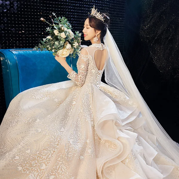 Luxe Champagne La Mariée Robe De Mariée 2020 Robe Boule Transparentes Col v profond Dos Nu Appliques En Dentelle Perlage Glitter Tulle Cathedral Train Volants 3/4 Manches