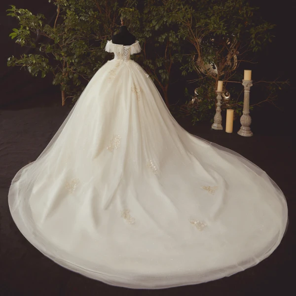 High End Champagner Hochzeits Brautkleider / Hochzeitskleider 2020 Ballkleid Off Shoulder Kurze Ärmel Rückenfreies Feder Applikationen Blumen Perlenstickerei Glanz Tülle Kathedrale Schleppe