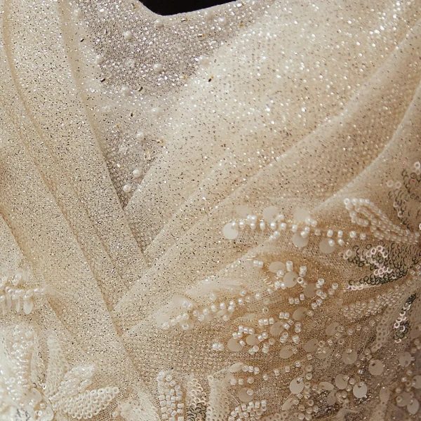 High-end Champagne Bryllups Brudekjoler 2020 Ballkjole Kjæreste Uten Ermer Ryggløse Paljetter Håndlaget Beading Glitter Tyll Lange Buste