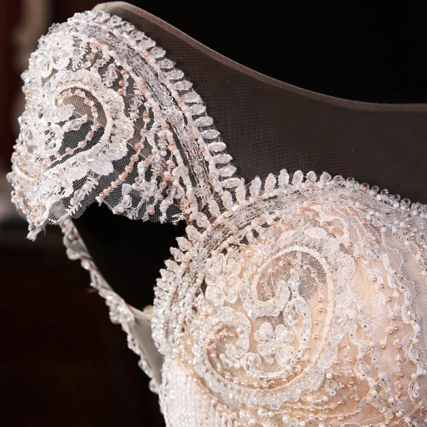 Luxe Champagne La Mariée Robe De Mariée 2020 Trompette / Sirène Transparentes Encolure Carrée Manches Courtes Dos Nu Appliques En Dentelle Fait main Perlage Gland Tribunal Train Volants