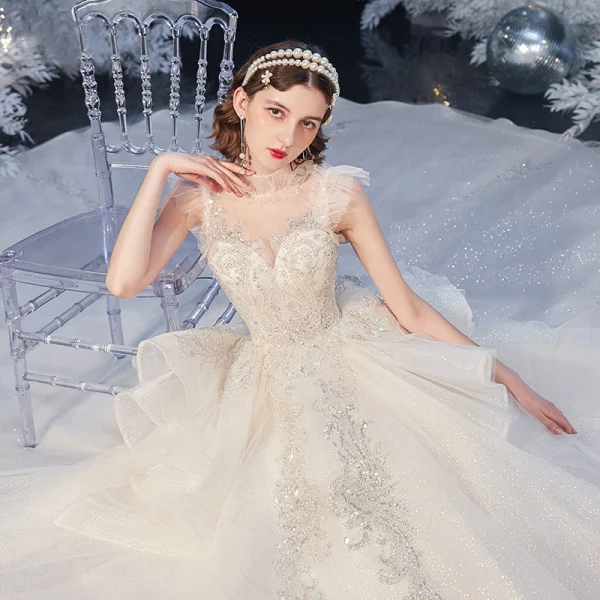 Vintage / Originale Champagne Transparentes La Mariée Robe De Mariée 2020 Robe Boule Col Haut Sans Manches Dos Nu Appliques Paillettes Perlage Glitter Tulle Cathedral Train Volants