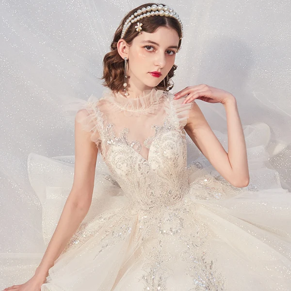 Vintage / Originale Champagne Transparentes La Mariée Robe De Mariée 2020 Robe Boule Col Haut Sans Manches Dos Nu Appliques Paillettes Perlage Glitter Tulle Cathedral Train Volants