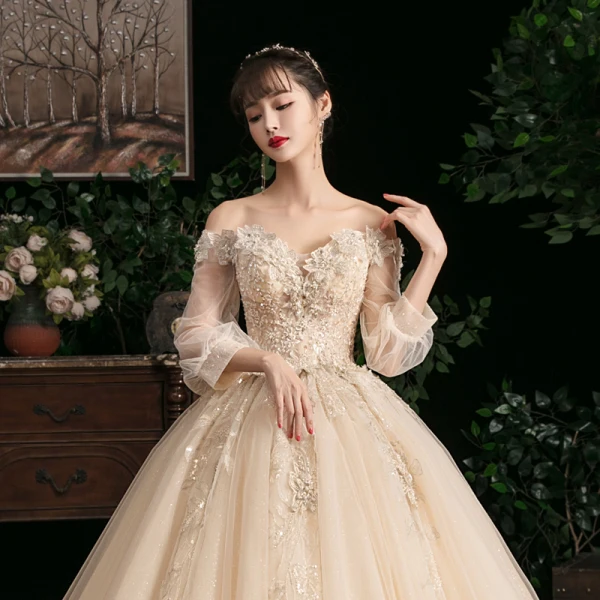 Style Victorien Champagne La Mariée Robe De Mariée 2020 Robe Boule De l'épaule Gonflée 3/4 Manches Dos Nu Appliques En Dentelle Fleur Perlage Glitter Tulle Cathedral Train Volants
