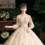 Style Victorien Champagne La Mariée Robe De Mariée 2020 Robe Boule De l'épaule Gonflée 3/4 Manches Dos Nu Appliques En Dentelle Fleur Perlage Glitter Tulle Cathedral Train Volants