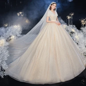 Luxe Champagne Bruids Trouwjurken 2020 Baljurk V Hals Korte Mouwen Kralen Parel Glans Tule Cathedral Train Ruche
