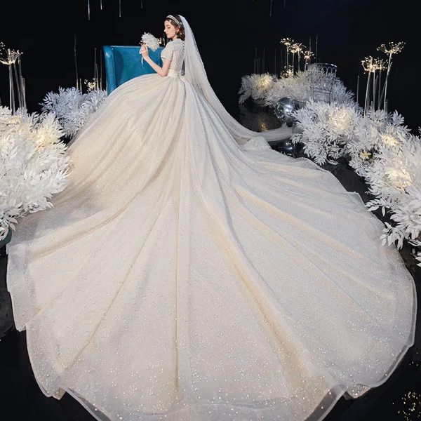 Luxe Champagne La Mariée Robe De Mariée 2020 Robe Boule V-Cou Manches Courtes Perlage Perle Glitter Tulle Cathedral Train Volants