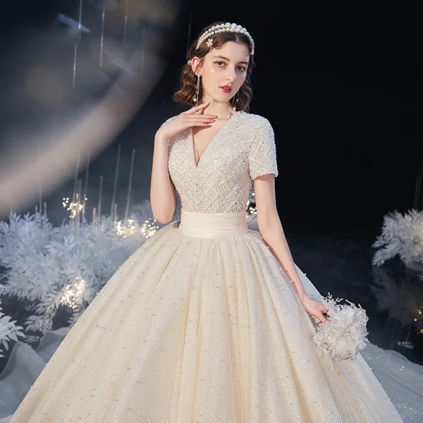 Luxe Champagne La Mariée Robe De Mariée 2020 Robe Boule V-Cou Manches Courtes Perlage Perle Glitter Tulle Cathedral Train Volants