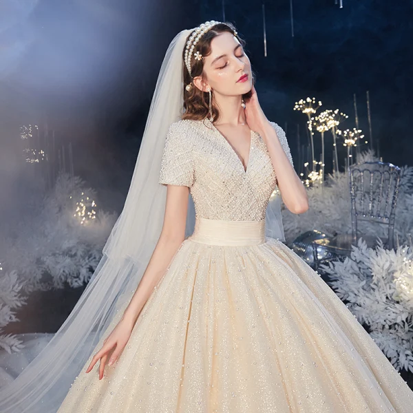 Luxe Champagne La Mariée Robe De Mariée 2020 Robe Boule V-Cou Manches Courtes Perlage Perle Glitter Tulle Cathedral Train Volants