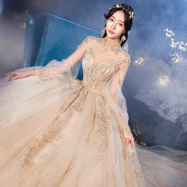 Style Victorien Champagne Transparentes La Mariée Robe De Mariée 2020 Robe Boule Col Haut Gonflée Manches Longues Dos Nu Appliques En Dentelle Perlage Glitter Tulle Cathedral Train