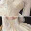 Viktorianischer Stil Champagner Hochzeits Brautkleider / Hochzeitskleider 2020 Ballkleid Durchsichtige Stehkragen Geschwollenes Lange Ärmel Rückenfreies Applikationen Spitze Perlenstickerei Kathedrale Schleppe