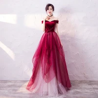 Gama Alta Borgoña Vestidos de noche 2020 A-Line / Princess Fuera Del Hombro Manga Corta Apliques Con Encaje Rebordear Glitter Tul Largos Ruffle Sin Espalda Vestidos Formales