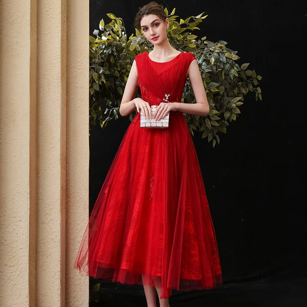 Chic / Beautiful Red Homecoming Graduation Dresses 2020 A-Line / Princess Scoop Neck Sleeveless Appliques Lace Beading Tea-length Ruffle Formal Dresses