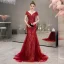 Haut de Gamme Rouge Robe De Soirée 2020 Trompette / Sirène Col v profond Manches Courtes Fait main Perlage Train De Balayage Dos Nu Robe De Ceremonie