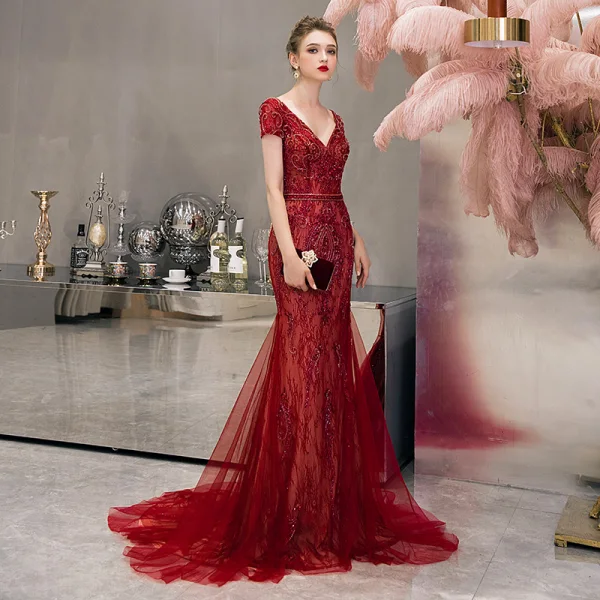 Haut de Gamme Rouge Robe De Soirée 2020 Trompette / Sirène Col v profond Manches Courtes Fait main Perlage Train De Balayage Dos Nu Robe De Ceremonie