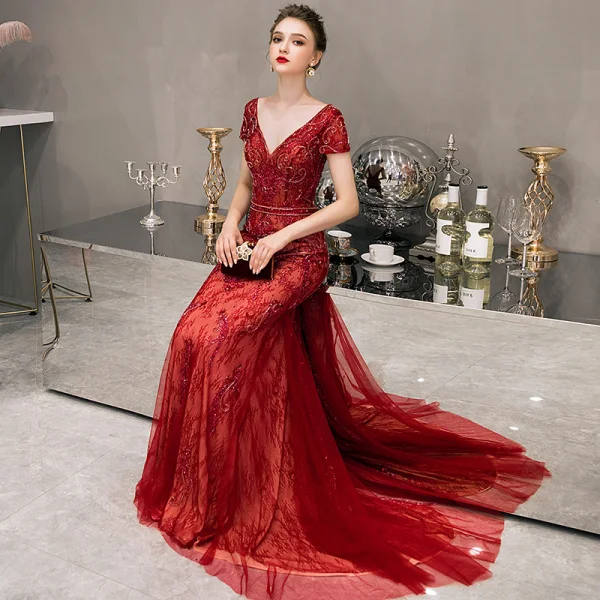 Haut de Gamme Rouge Robe De Soirée 2020 Trompette / Sirène Col v profond Manches Courtes Fait main Perlage Train De Balayage Dos Nu Robe De Ceremonie