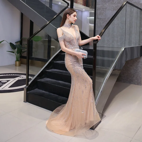 Sexy Doré Robe De Soirée 2020 Trompette / Sirène Transparentes Col v profond Manches Courtes Fait main Perlage Train De Balayage Dos Nu Robe De Ceremonie