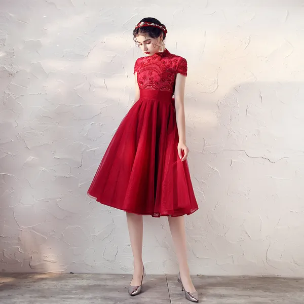 Vintage / Retro Red Lace Homecoming Graduation Dresses 2020 A-Line / Princess High Neck Short Sleeve Beading Tea-length Ruffle Backless Formal Dresses