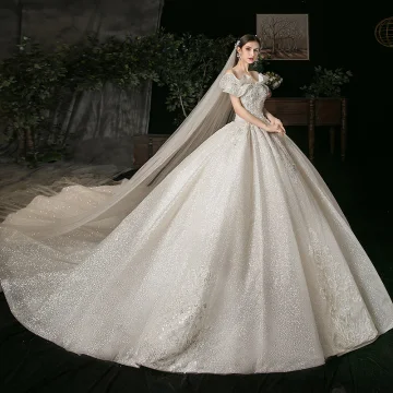Eleganta Champagne Brud Bröllopsklänningar 2020 Balklänning Av Axeln Korta Ärm Halterneck Appliqués Spets Beading Glittriga Glitter Tyll Cathedral Train Ruffle