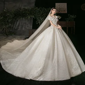Elegante Champagne Bruids Trouwjurken 2020 Baljurk Uit De Schouder Korte Mouwen Ruglooze Appliques Kant Kralen Glans Tule Cathedral Train Ruche