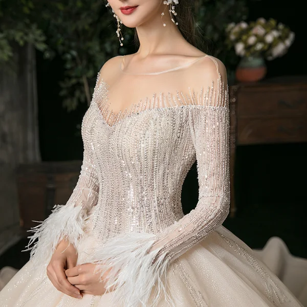 Beste Champagner Durchsichtige Hochzeits Brautkleider / Hochzeitskleider 2020 Ballkleid Rundhalsausschnitt Lange Ärmel Feder Rückenfreies Pailletten Perlenstickerei Glanz Tülle Kathedrale Schleppe Rüschen
