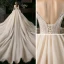 Beste Champagner Durchsichtige Hochzeits Brautkleider / Hochzeitskleider 2020 Ballkleid Rundhalsausschnitt Lange Ärmel Feder Rückenfreies Pailletten Perlenstickerei Glanz Tülle Kathedrale Schleppe Rüschen