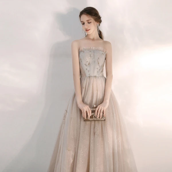 Elegante Champagner Abendkleider 2020 A Linie Bandeau Ärmellos Pailletten Perlenstickerei Lange Rüschen Rückenfreies Festliche Kleider