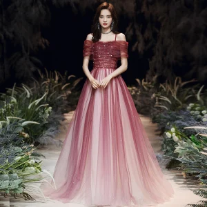 Élégant Bordeaux Robe De Soirée 2020 Princesse De L Épaule Manches Courtes Perlage Faux Diamant Glitter Tulle Longue Volants Dos Nu Robe De Ceremonie