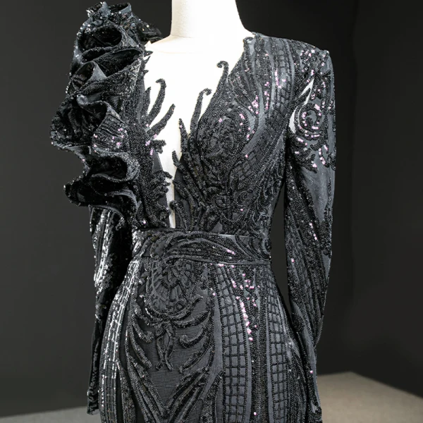 Luxe Noire Tapis rouge Robe De Soirée 2020 Trompette / Sirène Transparentes Col v profond Manches Longues Appliques Paillettes Tribunal Train Volants Robe De Ceremonie