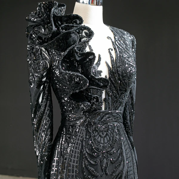 Luxe Noire Tapis rouge Robe De Soirée 2020 Trompette / Sirène Transparentes Col v profond Manches Longues Appliques Paillettes Tribunal Train Volants Robe De Ceremonie