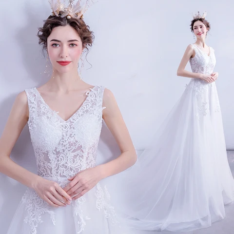 Illusion Erschwinglich Weiß Hochzeits Brautkleider / Hochzeitskleider 2020 A Linie V-Ausschnitt Ärmellos Rückenfreies Applikationen Spitze Hof-Schleppe Rüschen