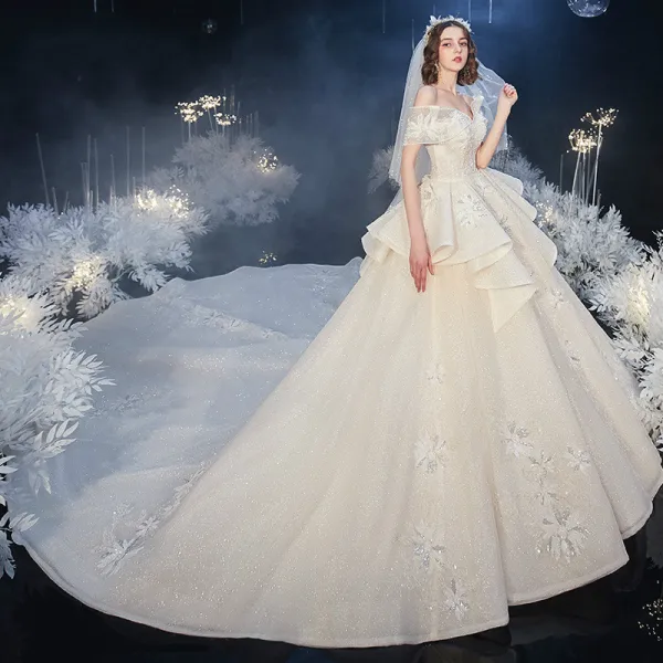 Chic / Belle Champagne La Mariée Robe De Mariée 2020 Robe Boule De l'épaule Manches Courtes Dos Nu Glitter Tulle Appliques En Dentelle Perlage Cathedral Train