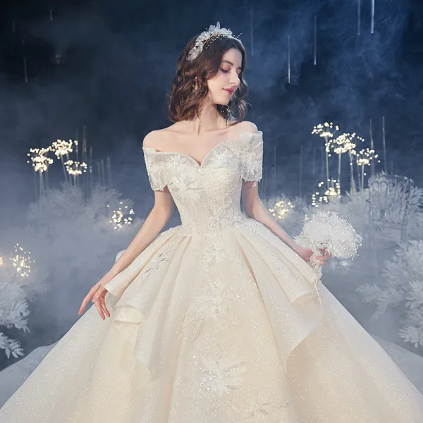 Chic / Belle Champagne La Mariée Robe De Mariée 2020 Robe Boule De l'épaule Manches Courtes Dos Nu Glitter Tulle Appliques En Dentelle Perlage Cathedral Train