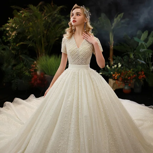 Luxe Champagne La Mariée Robe De Mariée 2020 Robe Boule V-Cou Manches Courtes Dos Nu Perlage Perle Glitter Tulle Cathedral Train Volants