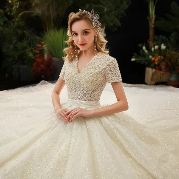 Luxe Champagne La Mariée Robe De Mariée 2020 Robe Boule V-Cou Manches Courtes Dos Nu Perlage Perle Glitter Tulle Cathedral Train Volants