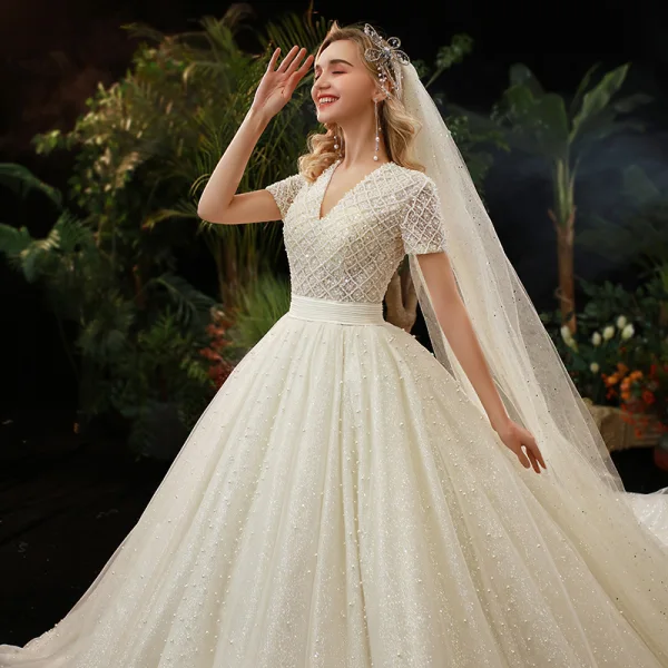 Luxe Champagne La Mariée Robe De Mariée 2020 Robe Boule V-Cou Manches Courtes Dos Nu Perlage Perle Glitter Tulle Cathedral Train Volants