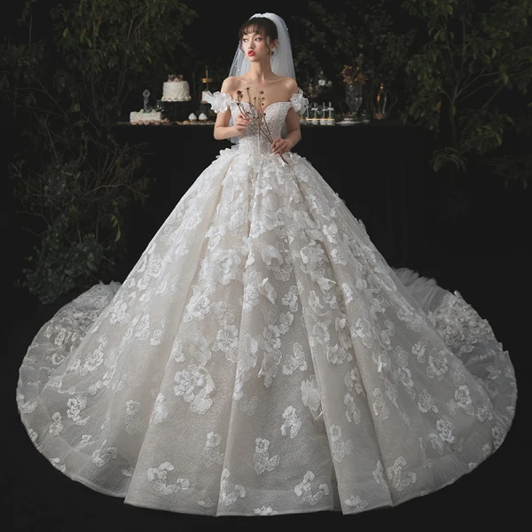 Romantisch Champagner Hochzeits Brautkleider / Hochzeitskleider 2020 Ballkleid Off Shoulder Kurze Ärmel Rückenfreies Applikationen Spitze Blumen Perlenstickerei Glanz Tülle Königliche Schleppe