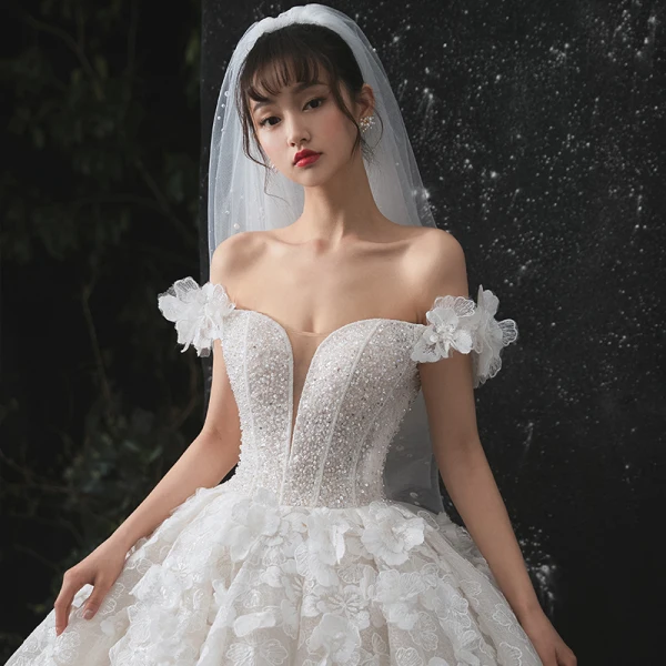 Romantisch Champagner Hochzeits Brautkleider / Hochzeitskleider 2020 Ballkleid Off Shoulder Kurze Ärmel Rückenfreies Applikationen Spitze Blumen Perlenstickerei Glanz Tülle Königliche Schleppe